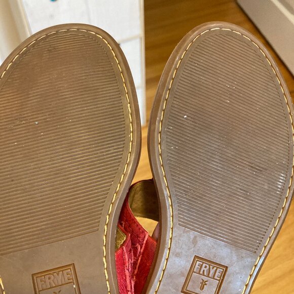 Frye Artisnal Thong Leather Red, Size 6.5 - Picture 3 of 5